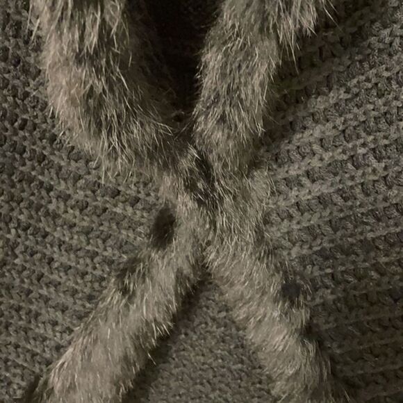 Love Token Knit Black Sweater Vest Shrug Trimmed in Rabbit Fur Womens Size XS - Picture 3 of 12